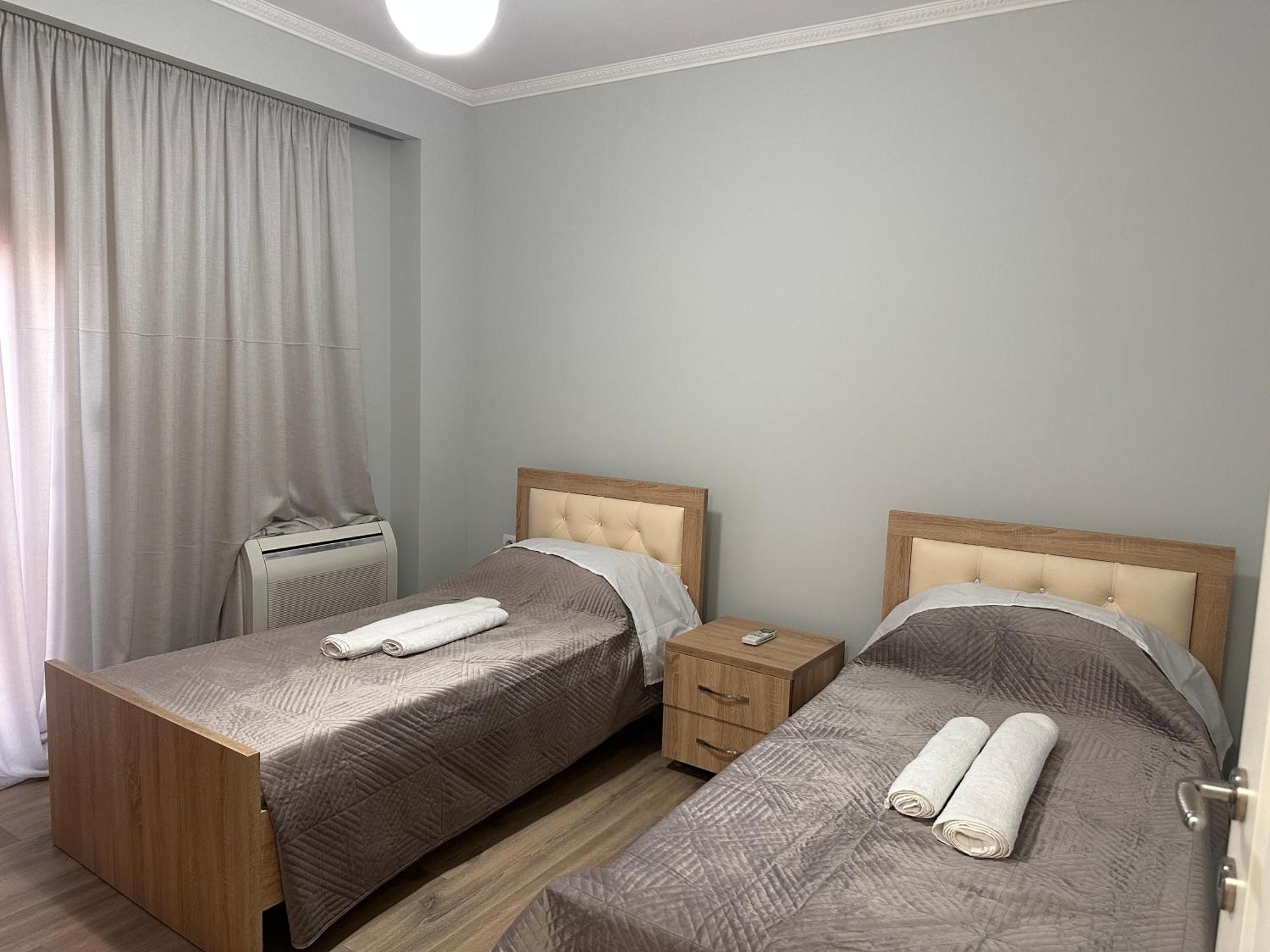 Spacious 2-Bedroom Apartment Near Center ティラナ エクステリア 写真