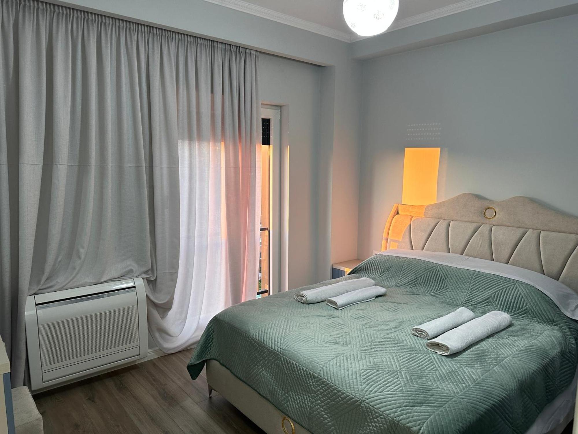 Spacious 2-Bedroom Apartment Near Center ティラナ エクステリア 写真
